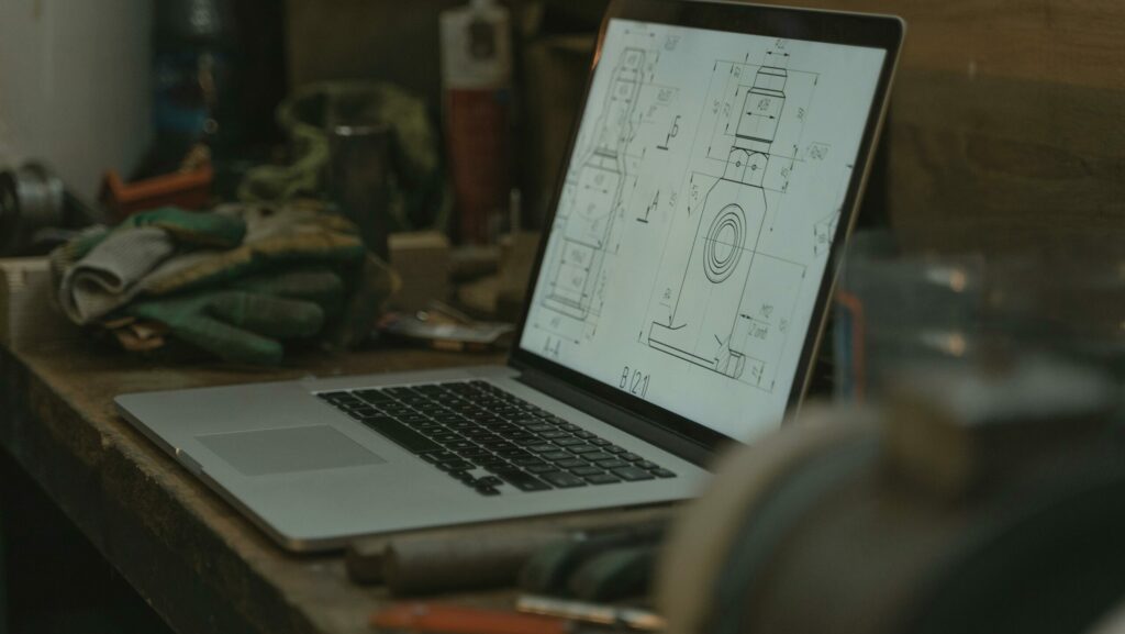 Ausgefallene Silikonformen – CAD-Vorlage für individuelle Silikonformen auf Laptop.