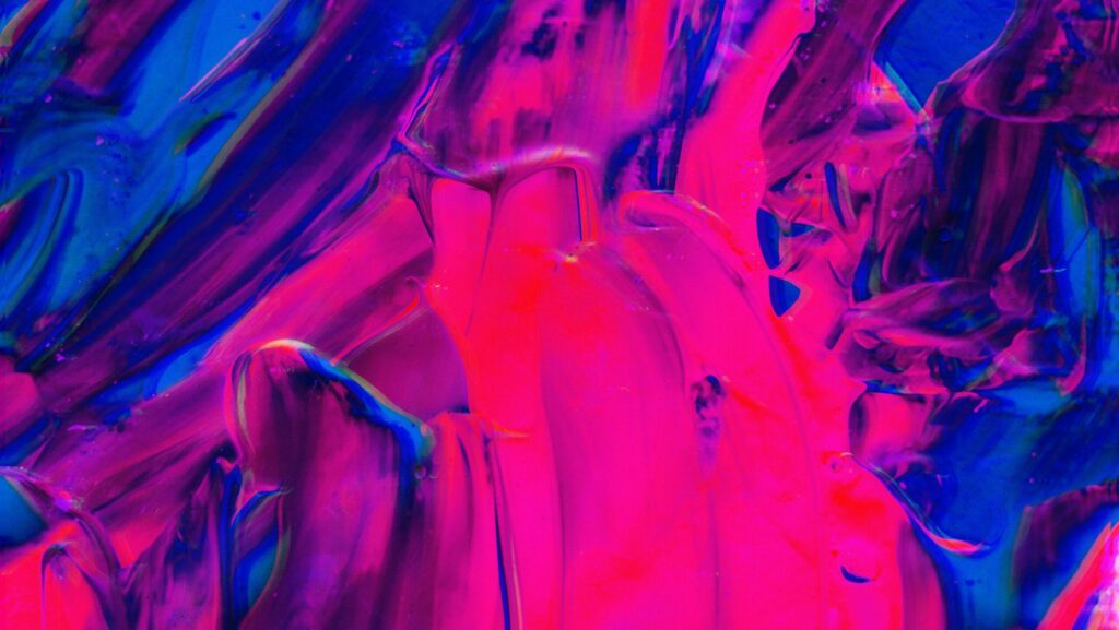 Ausgefallene Silikonformen – Individuelle Silikonform auf lila-rosa Hintergrund mit sanften Farbverläufen.